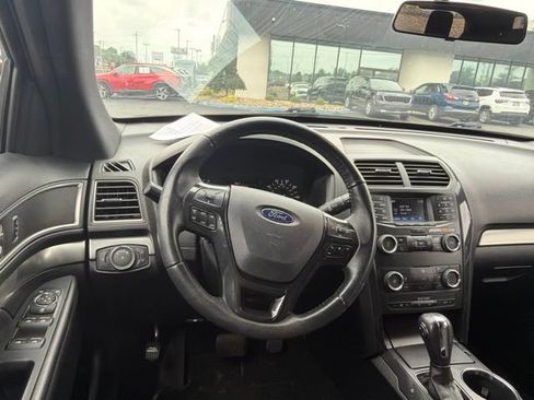 Used 2019 Ford Explorer XLT FWD image 11