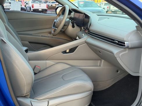 Used 2023 Hyundai Elantra SEL w/ Convenience Package FWD image 19