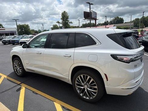 Used 2025 Buick Enclave Avenir w/ Super Cruise Package FWD image 14