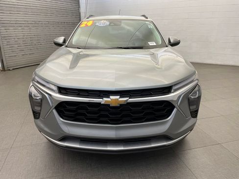 Used 2024 Chevrolet Trax LT w/ Driver Confidence Package FWD image 4