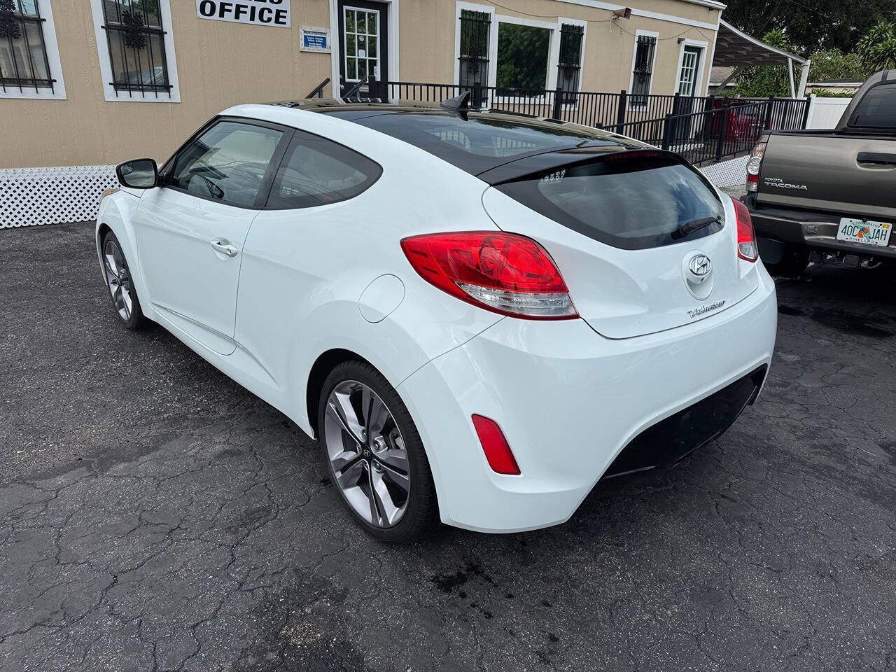Used 2016 Hyundai Veloster w/ Option Group 02 FWD image 6