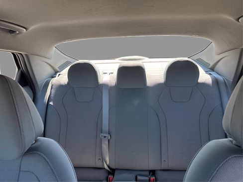Used 2022 Hyundai Elantra SE FWD image 32