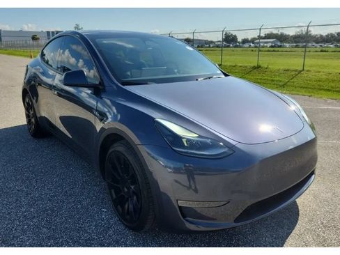 Used 2023 Tesla Model Y Long Range AWD/4WD image 2