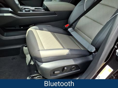 New 2026 Chevrolet Equinox LT w/ Convenience Package II FWD image 17