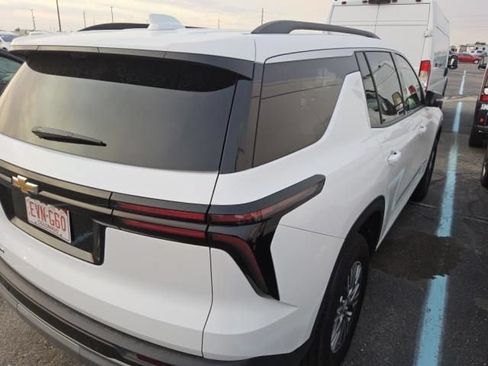 Used 2026 Chevrolet Traverse LT w/ Driver Confidence Package AWD/4WD image 3