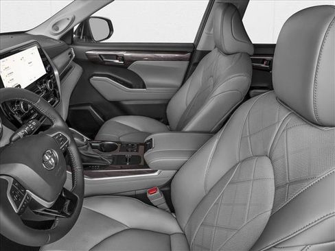 New 2026 Toyota Highlander Platinum image 6
