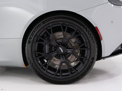 Used 2025 Aston Martin DB12 Coupe image 37