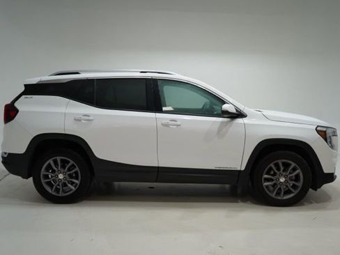 Used 2024 GMC Terrain SLT image 9
