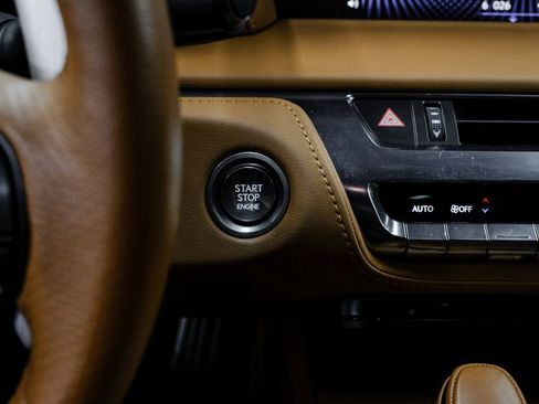 Used 2021 Lexus LC 500 Coupe w/ Performance Package image 27