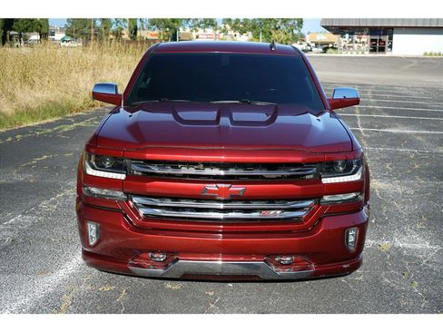 Used 2017 Chevrolet Silverado 1500 LT w/ LT Convenience Package AWD/4WD image 2