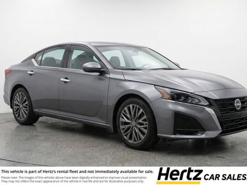 Used 2025 Nissan Altima 2.5 SV FWD image 1