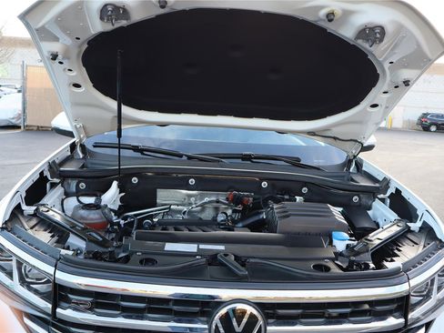 Used 2021 Volkswagen Atlas Cross Sport SE image 10