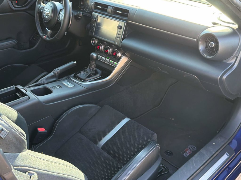 Used 2022 Toyota GR86 Premium RWD image 10