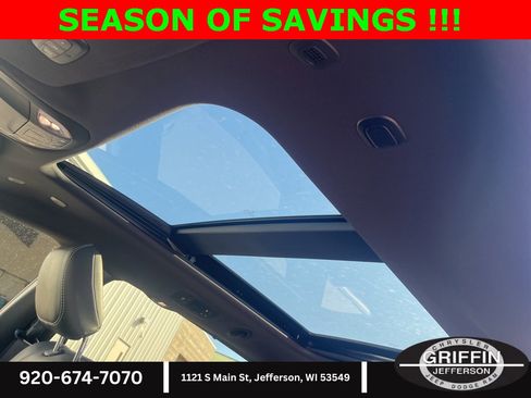 Used 2025 Chrysler Pacifica Select image 17