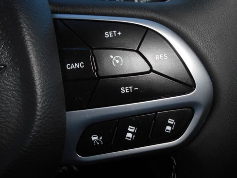 Certified 2024 Chrysler Pacifica Touring-L image 21