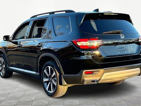 Used 2025 Honda Pilot Touring image 5