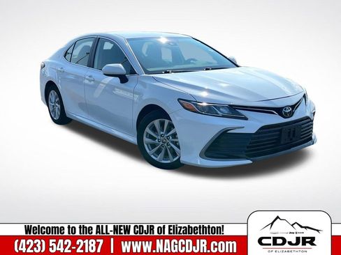 Used 2024 Toyota Camry LE image 1