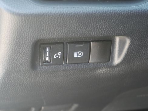 Used 2020 Toyota RAV4 LE AWD/4WD image 5