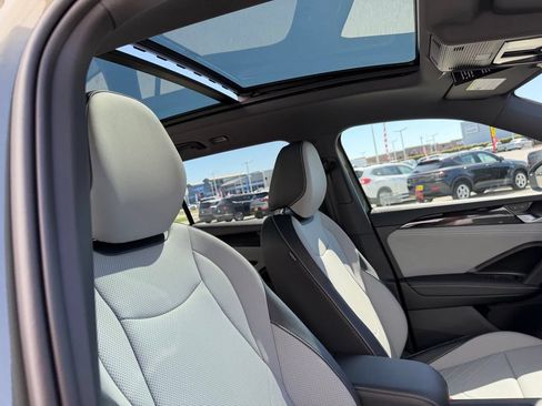 New 2026 Volkswagen Tiguan SE R-Line AWD/4WD image 23