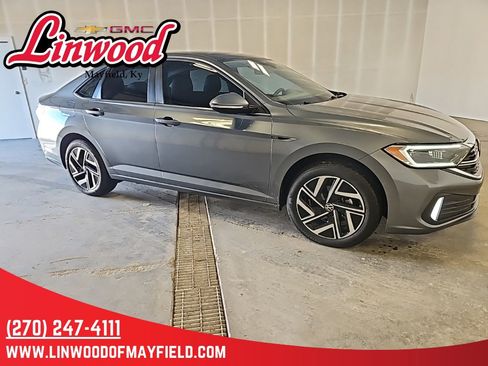 Used 2024 Volkswagen Jetta SEL image 1