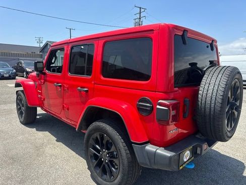 Used 2024 Jeep Wrangler Unlimited Sahara AWD/4WD image 7