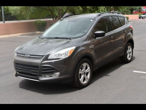 Used 2016 Ford Escape SE w/ Equipment Group 201A FWD image 3