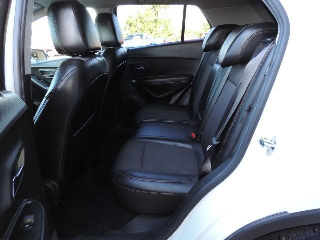 Used 2018 Chevrolet Trax LT w/ LT Convenience Package FWD image 19