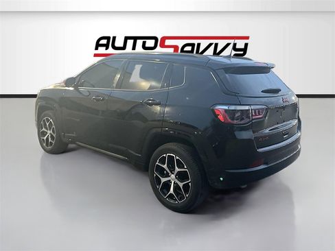 Used 2023 Jeep Compass Limited image 5