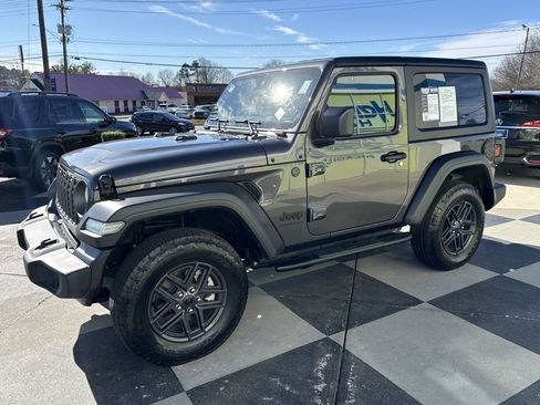 Used 2024 Jeep Wrangler Sport image 5