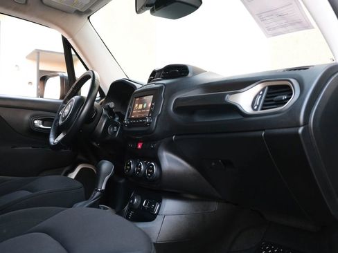 Used 2017 Jeep Renegade Latitude image 32