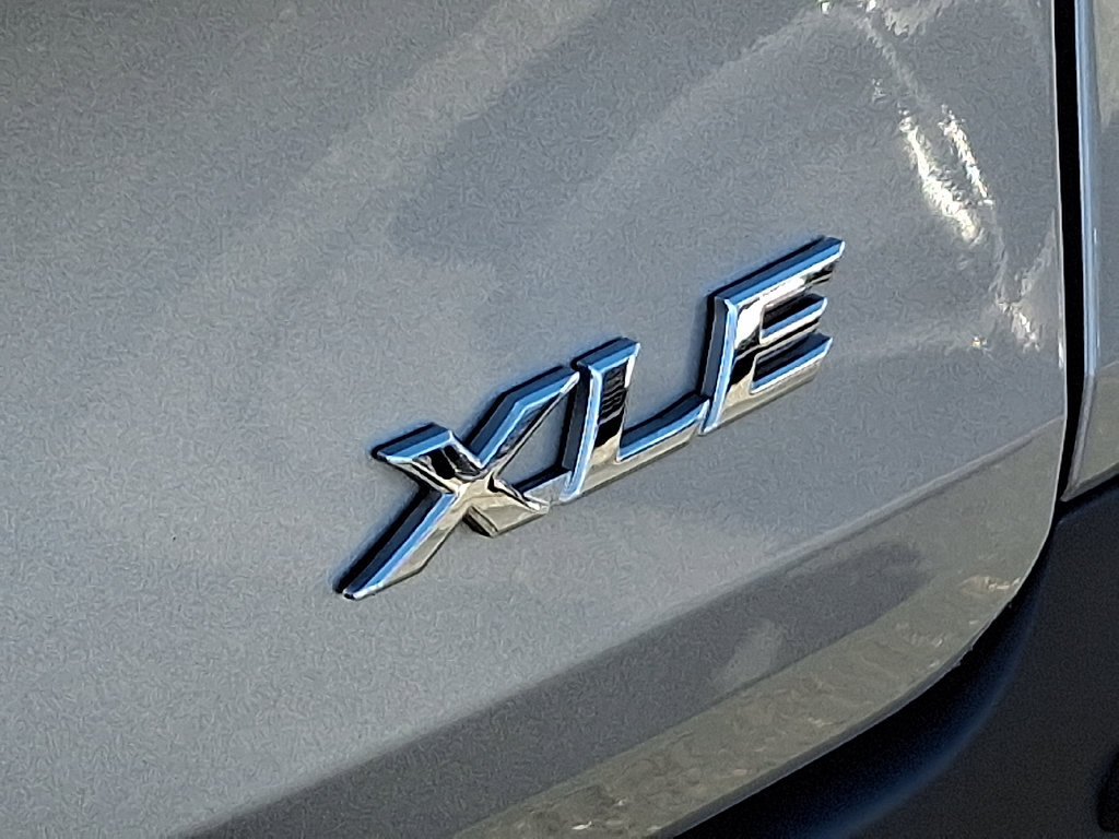 Certified 2025 Toyota Sienna XLE FWD image 36