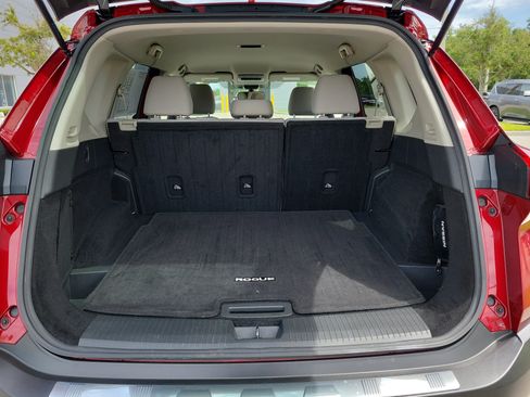 Certified 2021 Nissan Rogue SV FWD image 11