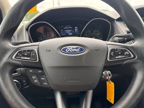 Used 2018 Ford Focus SE w/ SE Appearance Package FWD image 18