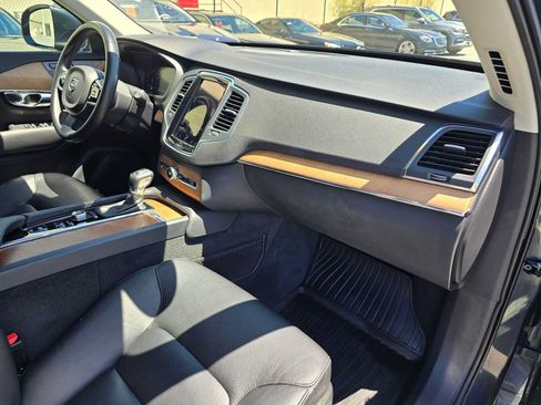 Used 2021 Volvo XC90 T6 Momentum w/ Protection Package Premier AWD/4WD image 10