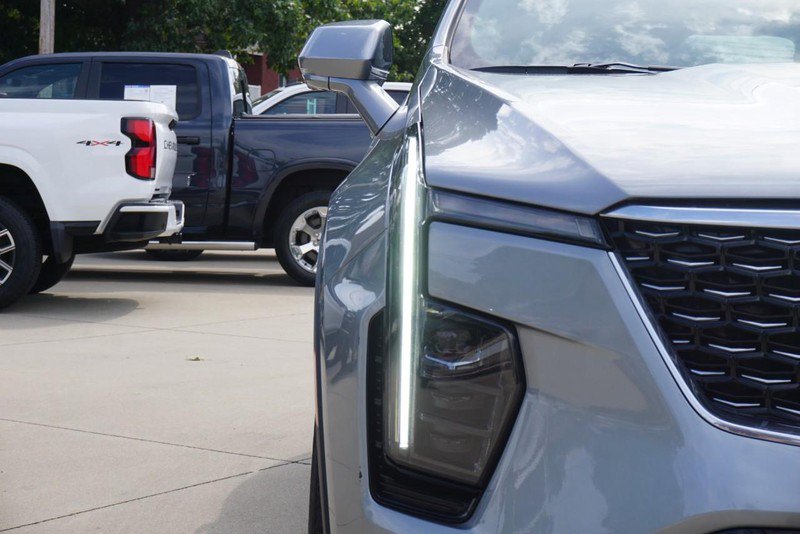 Used 2025 Cadillac XT4 Premium Luxury w/ Trailering Package AWD/4WD image 9