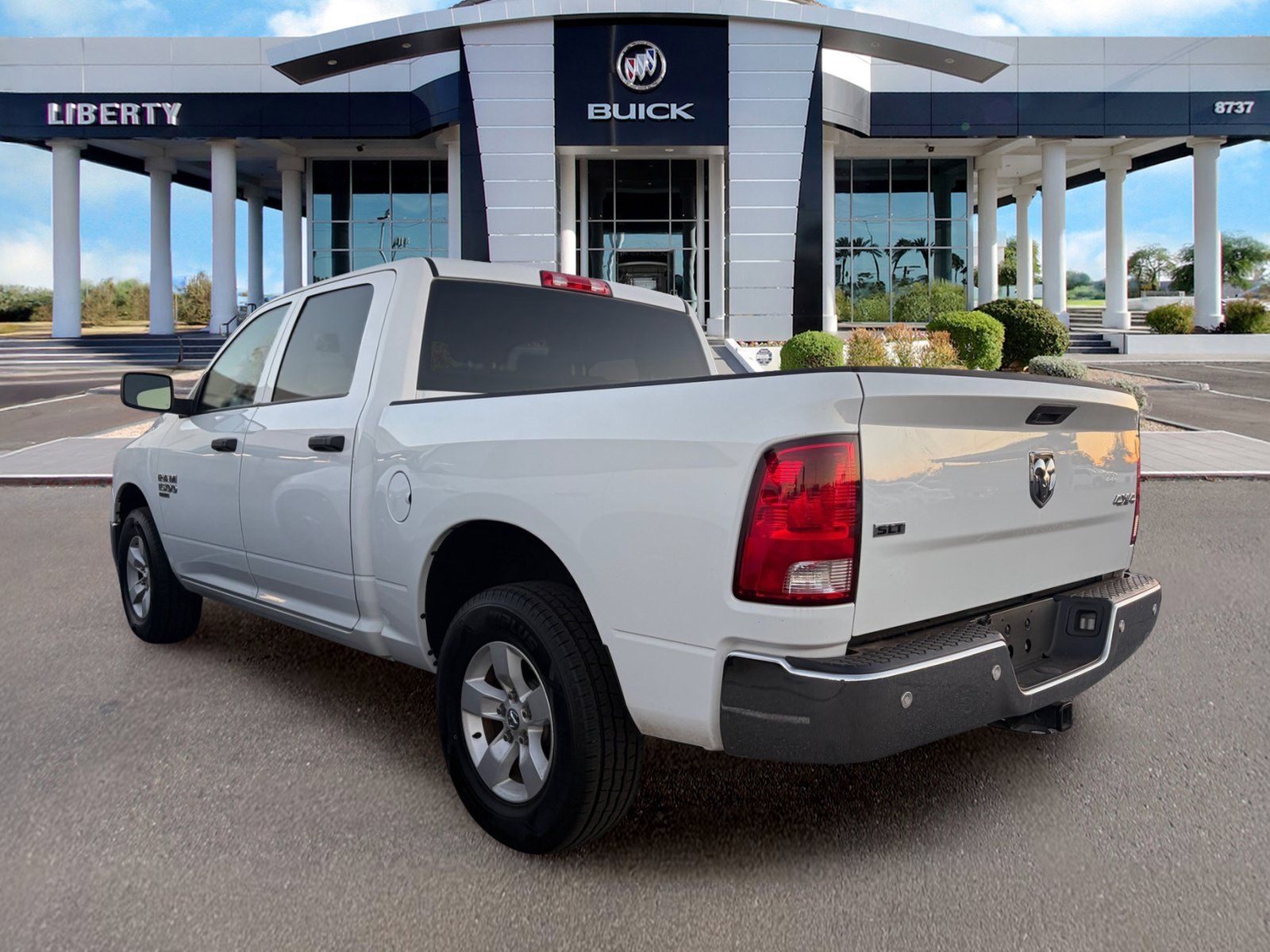 Used 2022 RAM 1500 Classic SLT w/ Electronics Group AWD/4WD image 4