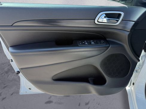 Used 2022 Jeep Grand Cherokee Laredo X AWD/4WD image 18