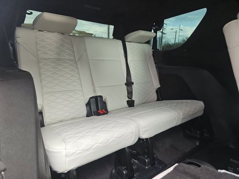 Used 2025 Cadillac Escalade V w/ LPO, ONYX Package image 20