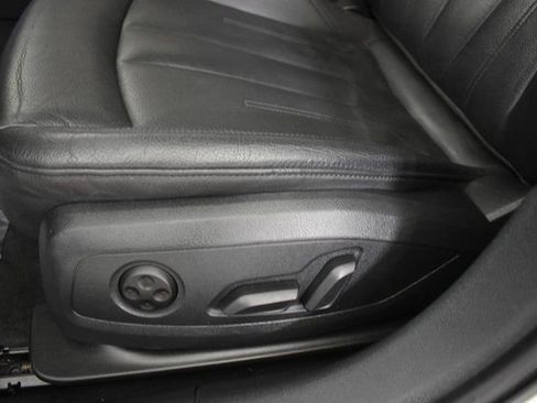 Used 2019 Audi A4 2.0T Premium image 12