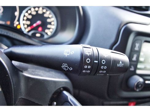 Used 2015 Jeep Renegade Latitude AWD/4WD image 18