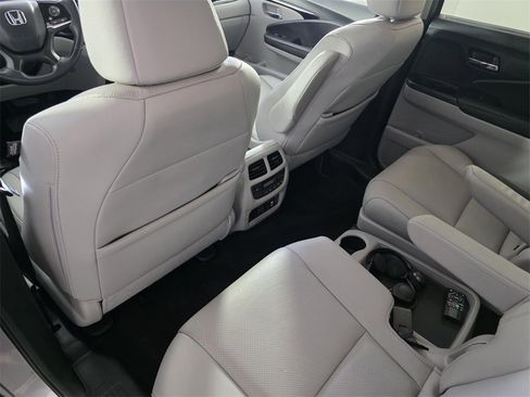 Used 2022 Honda Pilot Elite image 16