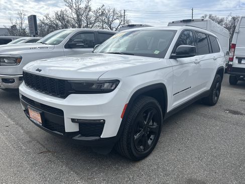 Certified 2023 Jeep Grand Cherokee L Limited w/ Black Appearance Package image 11
