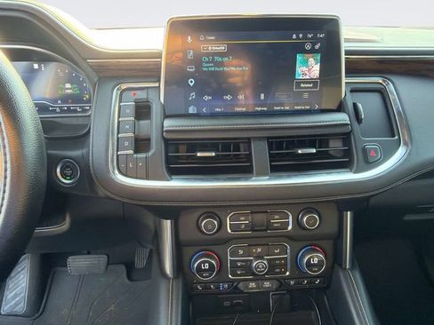 Used 2023 Chevrolet Suburban Premier RWD image 29