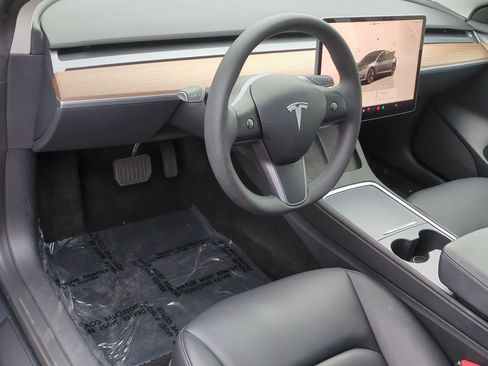 Used 2023 Tesla Model 3 Standard Range image 9