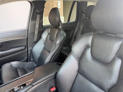 Used 2020 Volvo XC90 T6 Momentum w/ Protection Package Premier image 14