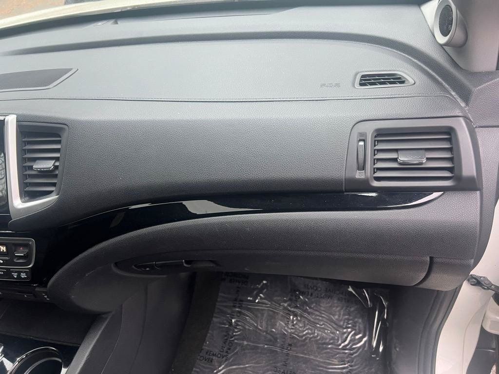 Used 2018 Honda Pilot Touring image 19