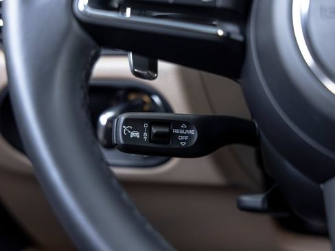 Certified 2026 Porsche Macan AWD/4WD image 32