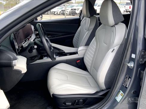 Used 2023 Hyundai Elantra Limited FWD image 8