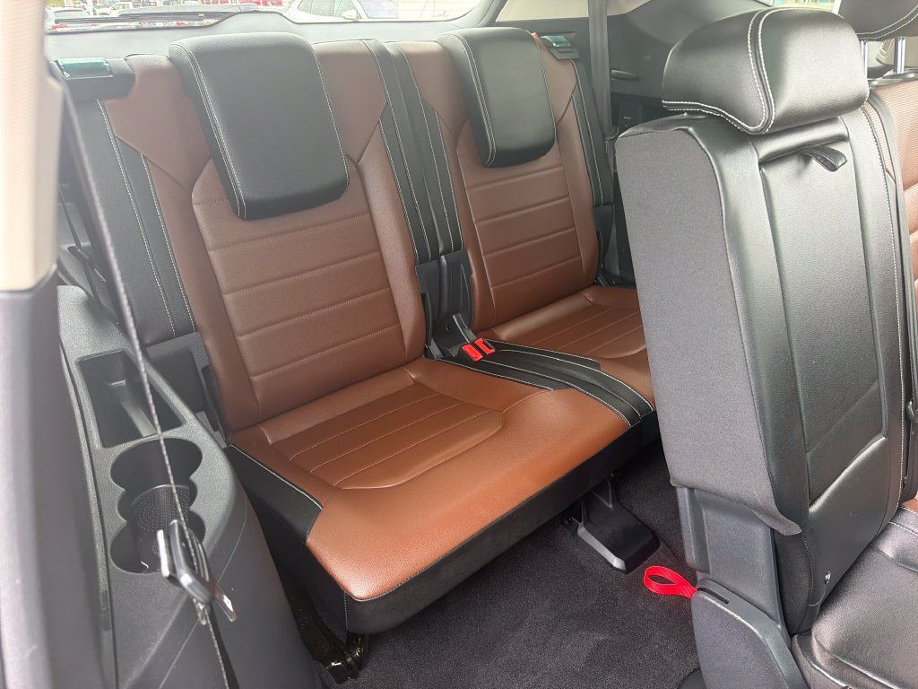 Used 2023 Volkswagen Atlas SEL Premium AWD/4WD image 28