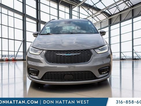 Used 2021 Chrysler Pacifica Touring w/ S Appearance Package FWD image 25